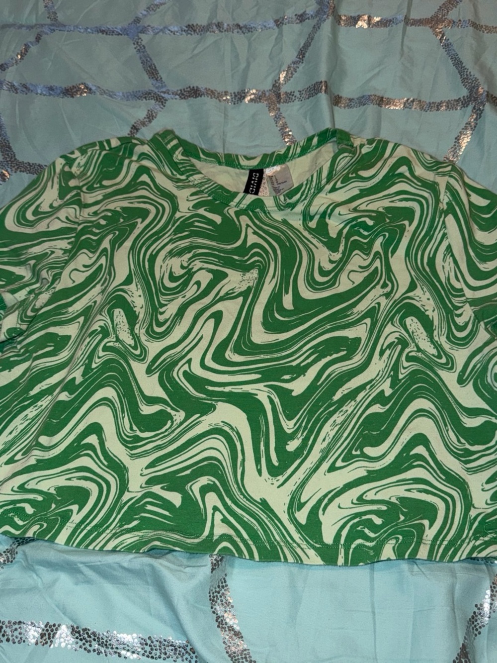 Divided H&M Green & White Swirl Short Sleeve Tee